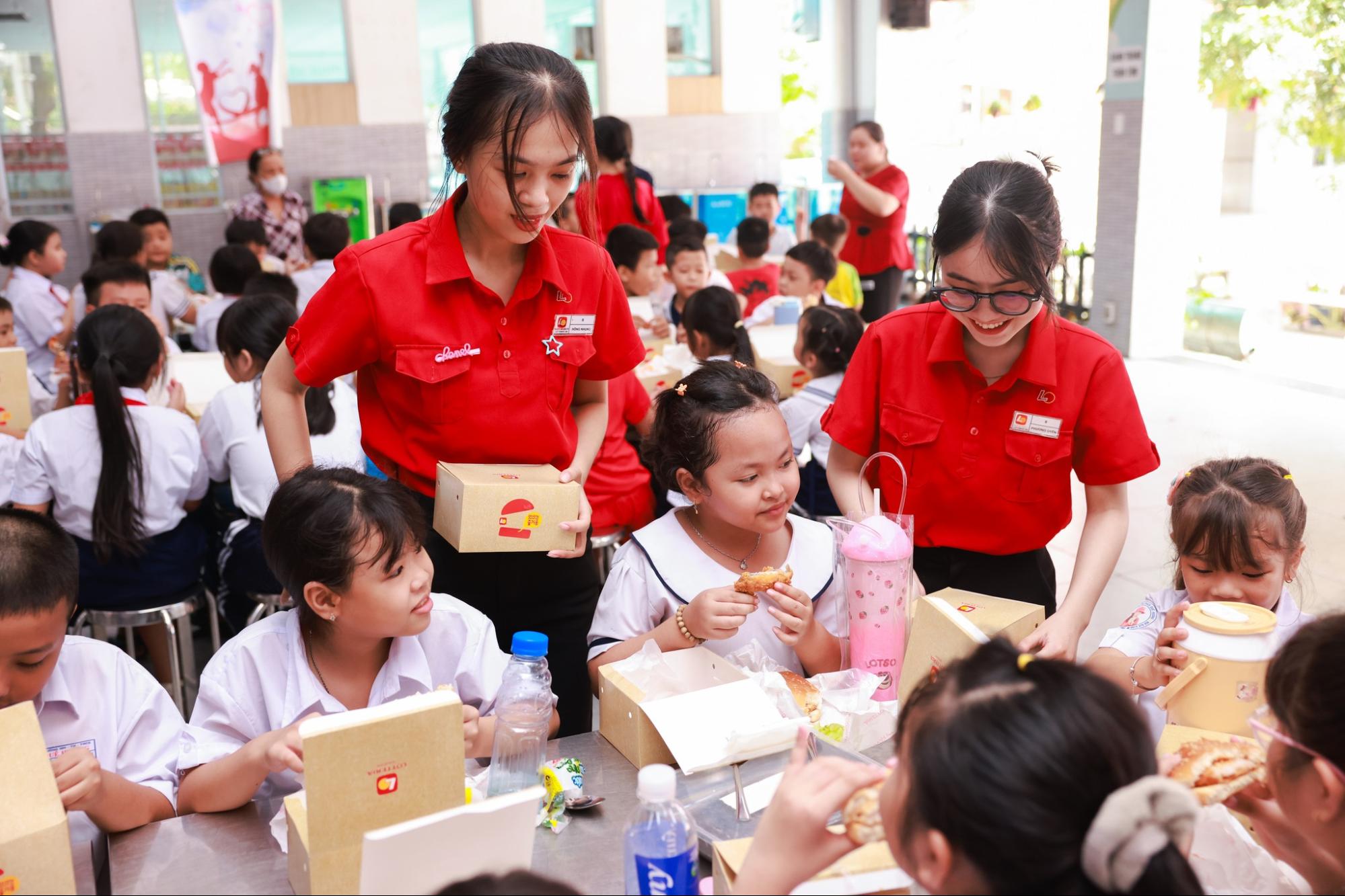 Áo polo đồng phục lotteria