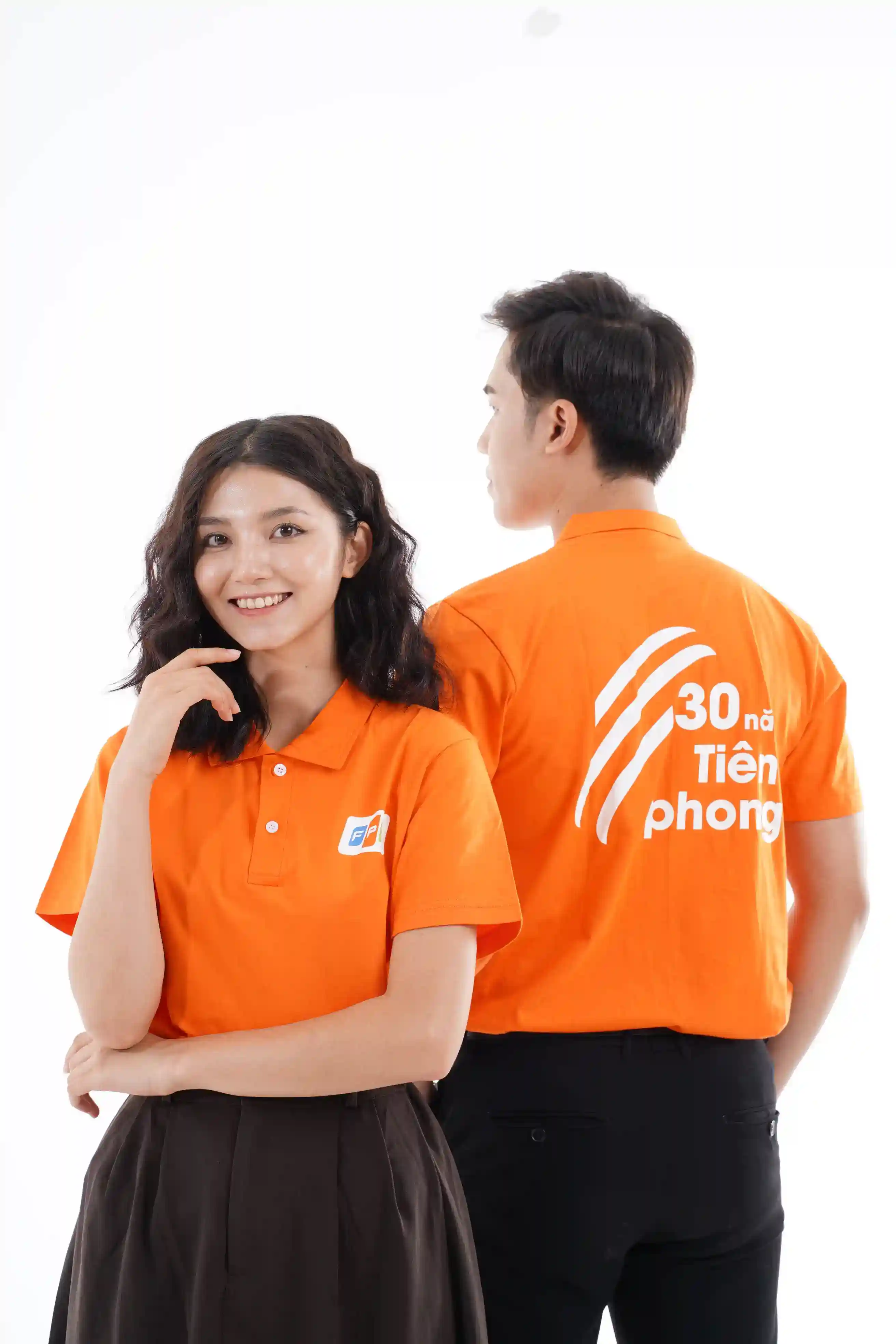 99+ Mẫu đồng phục màu cam nổi bật,  thanh lịch, tạo ấn tượng