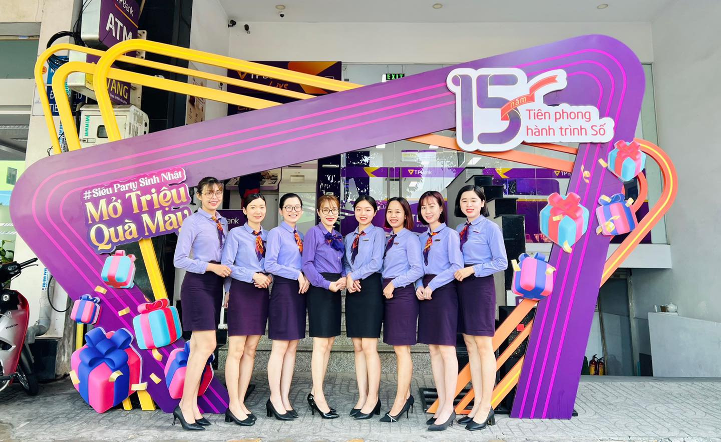 đồng phục tpbank chân váy
