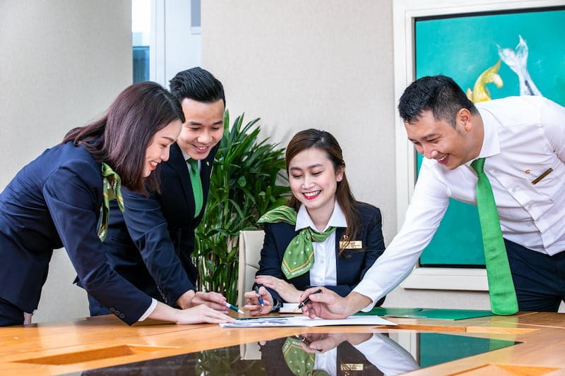 đồng phục của ngân hàng vietcombank