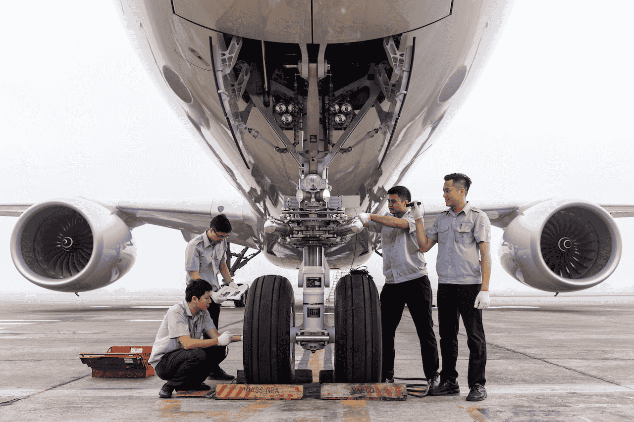 đồng phục Vietnam Airlines cho kỹ sư hàng không đồng phục Vietnam Airlines cho kỹ sư hàng không
