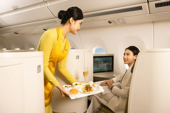 Mẫu tạp dề mới của đồng phục Vietnam Airlines Mẫu tạp dề mới của đồng phục Vietnam Airlines