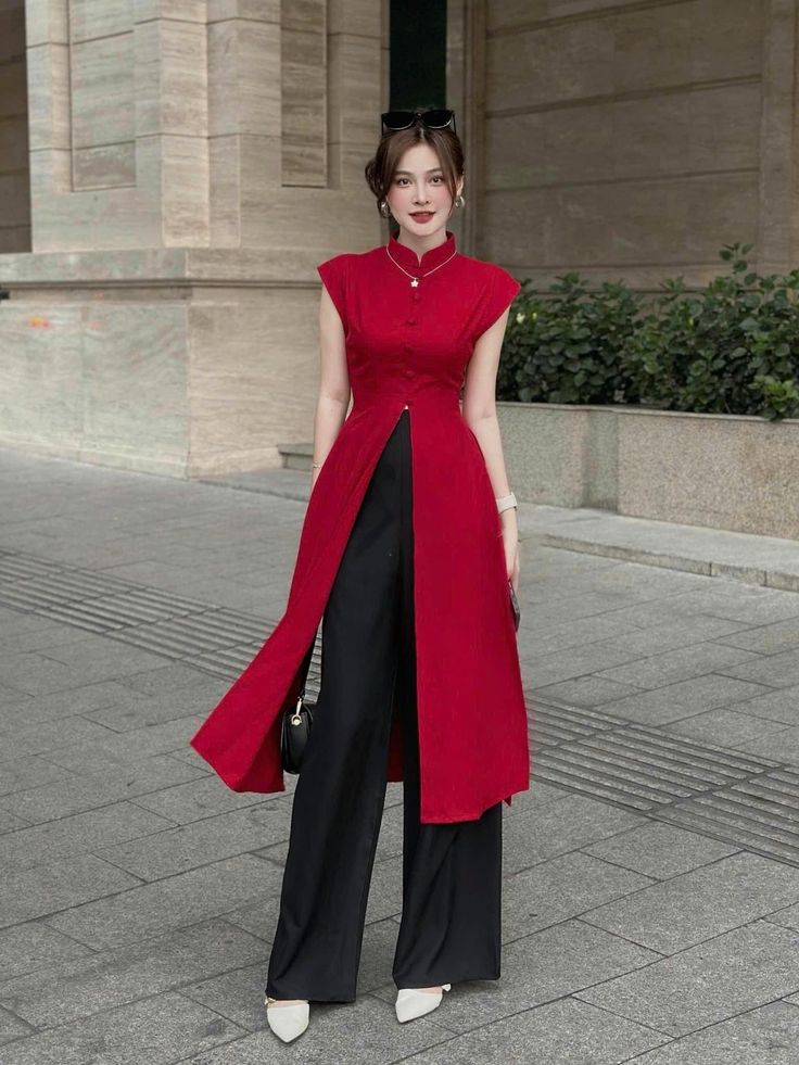 gấu áo được xẻ tà hai bên gấu áo được xẻ tà hai bên
