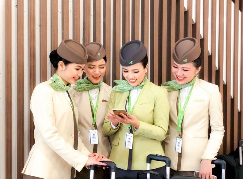 Phụ kiện mũ và khăn của đồng phục tiếp viên Bamboo Phụ kiện mũ và khăn của đồng phục tiếp viên Bamboo