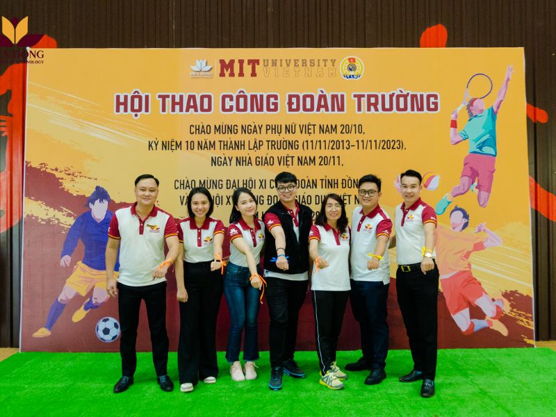 Đồng phục trường Đại học Quốc tế Miền Đông Đồng phục trường Đại học Quốc tế Miền Đông