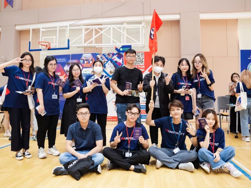 Đồng phục sinh viên Đại học VinUni Đồng phục sinh viên Đại học VinUni