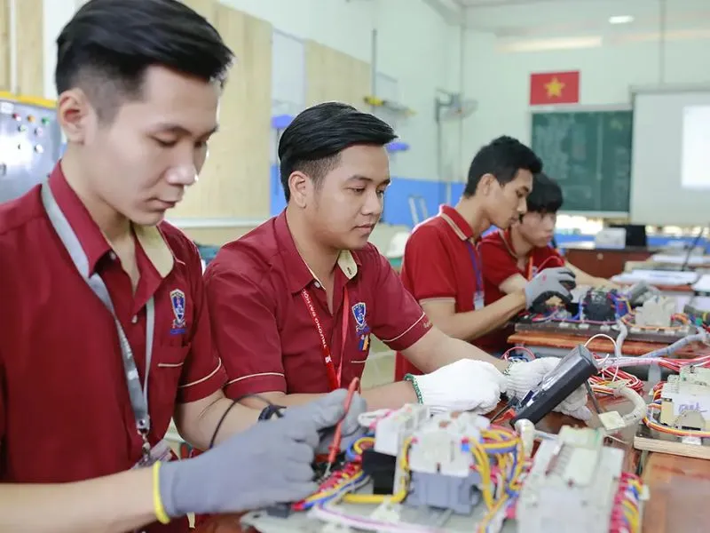 Đồng phục sinh viên trường Đại học Nguyễn Tất Thành Đồng phục sinh viên trường Đại học Nguyễn Tất Thành