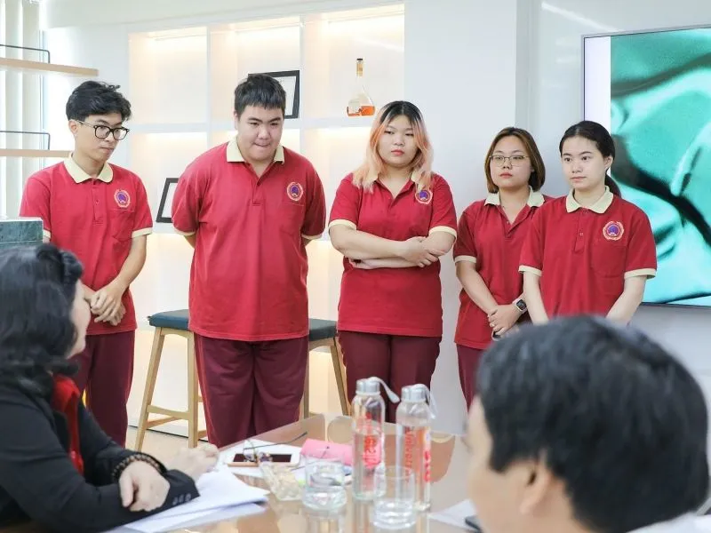 đồng phục sinh viên Đại học Quốc tế Sài Gòn đồng phục sinh viên Đại học Quốc tế Sài Gòn