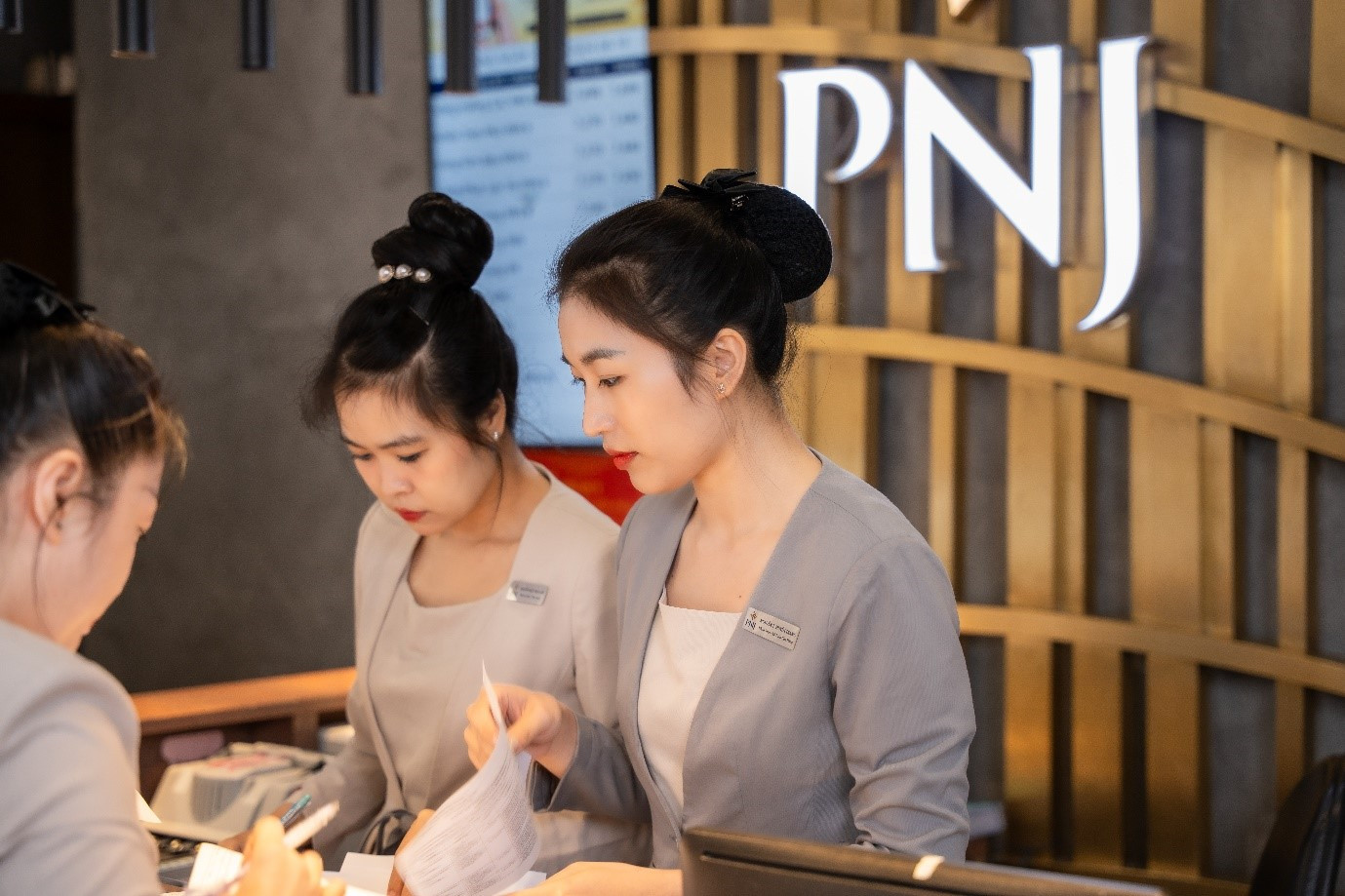 7 mẫu áo đồng phục PNJ đẹp được sử dụng phổ biến nhất