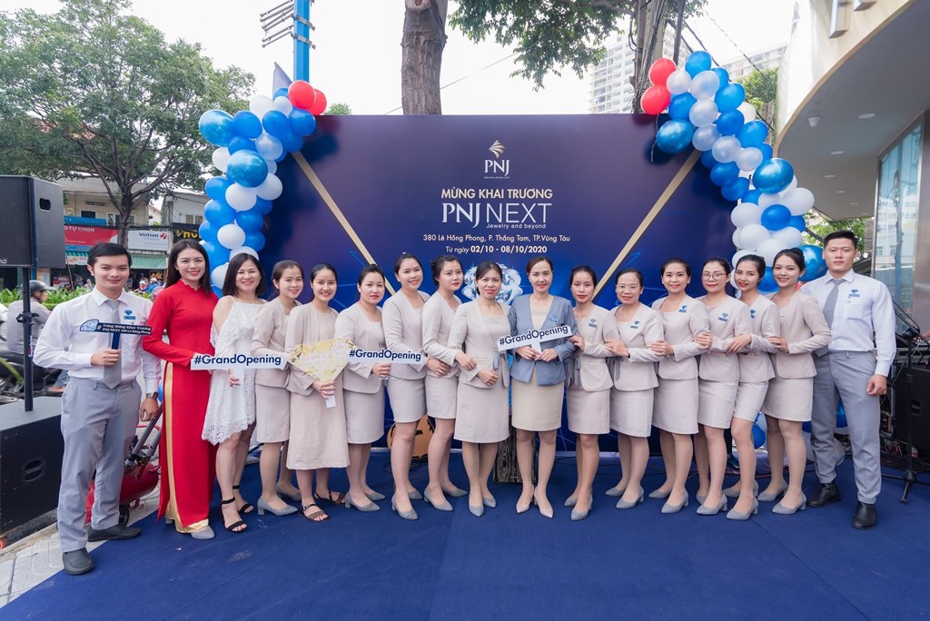 Kiểu dáng đồng phục PNJ mới thanh lịch, hiện đại Kiểu dáng đồng phục PNJ mới thanh lịch, hiện đại