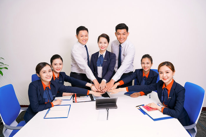Áo sơ mi là mẫu đồng phục Sacombank tiêu chuẩn Áo sơ mi là mẫu đồng phục Sacombank tiêu chuẩn
