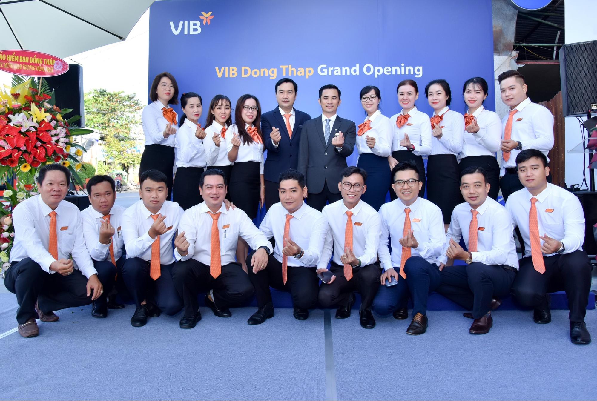 Đồng phục VIB – Thiết kế đặc trưng, BST mẫu mới nhất 2025